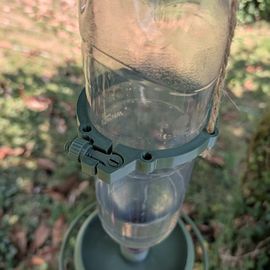 Abreuvoir à oiseaux pour bouteille d'eau et soda modèle "L'Oasis" La Buse Qui File