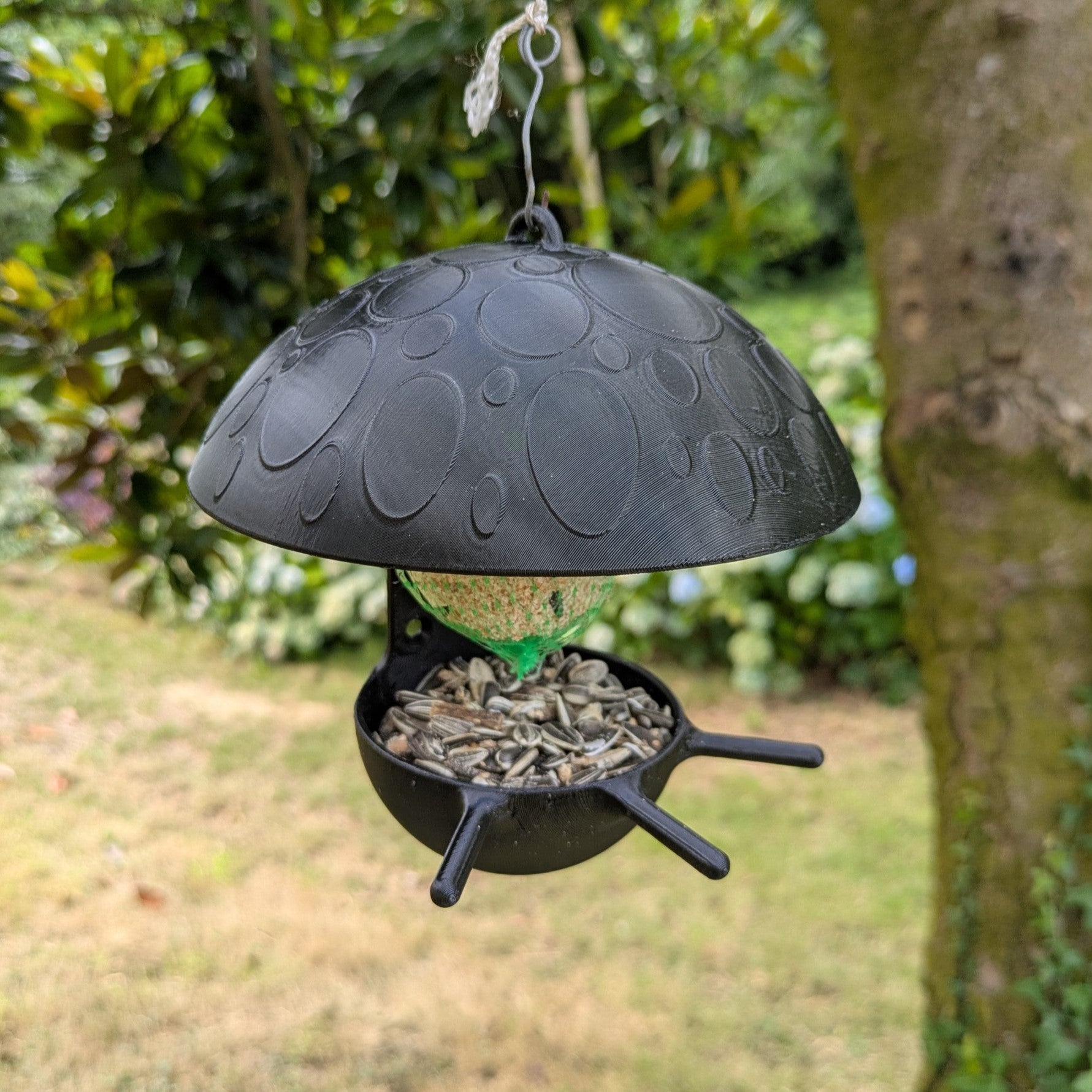 Mangeoire à oiseaux pour boule de graisse modèle champignon La Buse Qui File