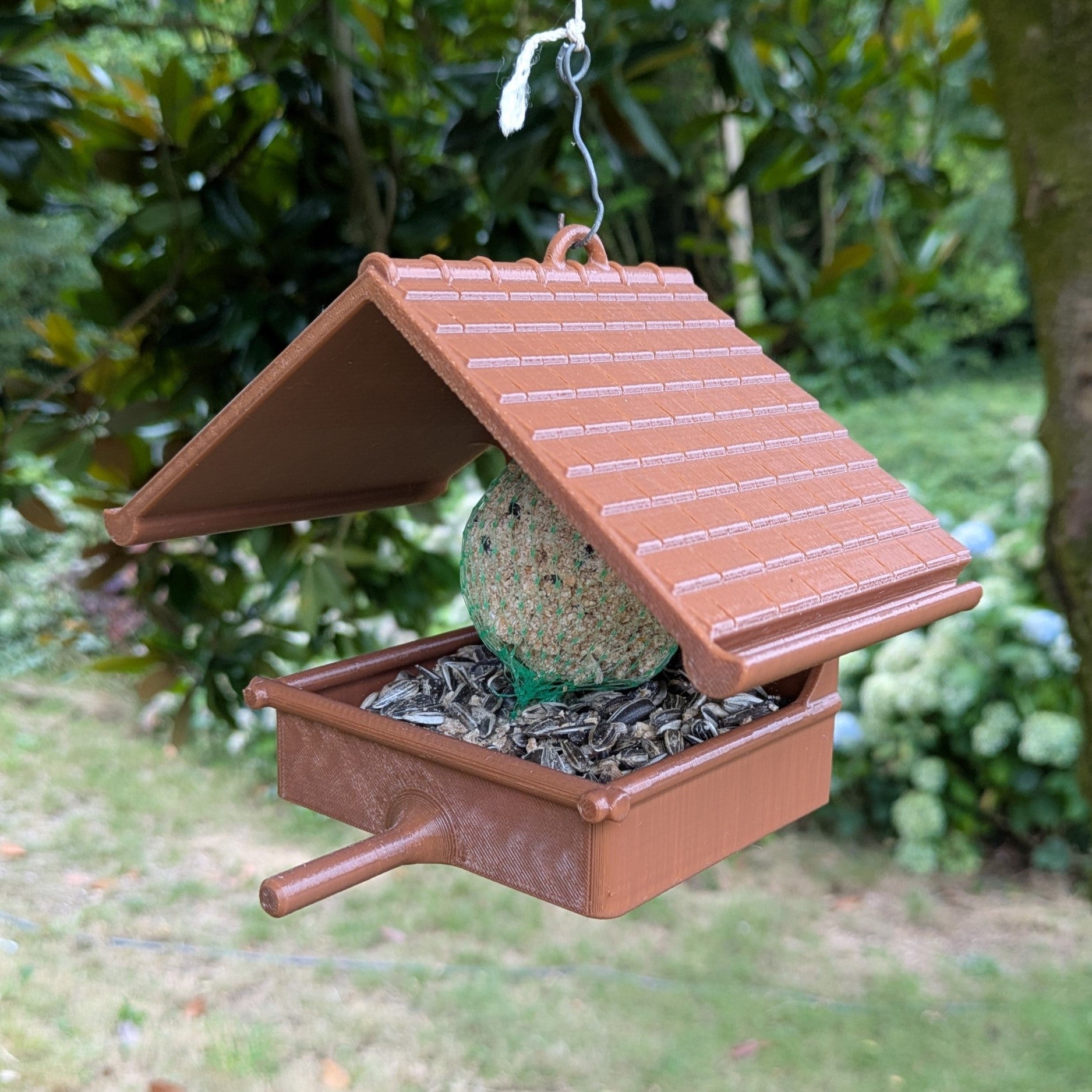 Mangeoire à oiseaux pour boule de graisse modèle maison La Buse Qui File