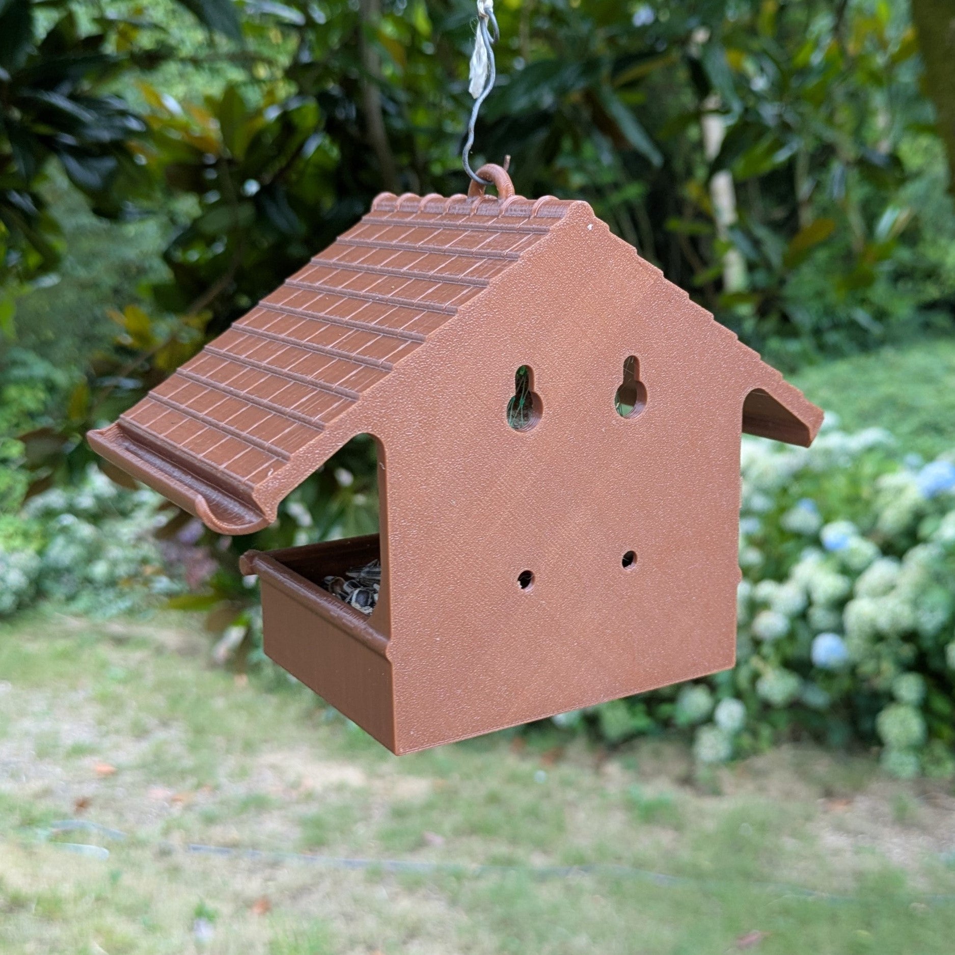 Mangeoire à oiseaux pour boule de graisse modèle maison La Buse Qui File