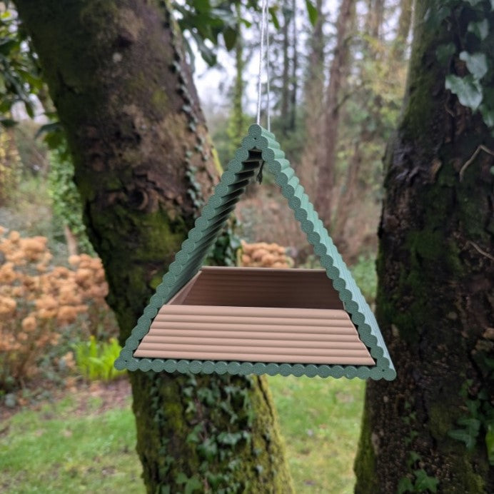 Mangeoire à oiseaux à suspendre modèle le tipi La Buse Qui File